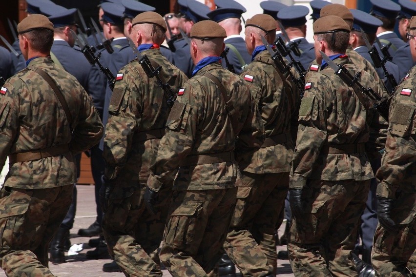 Siły Zbrojne Rzeczypospolitej Polskiej wychodzą na ulice. Będą wspomagać pracę policji