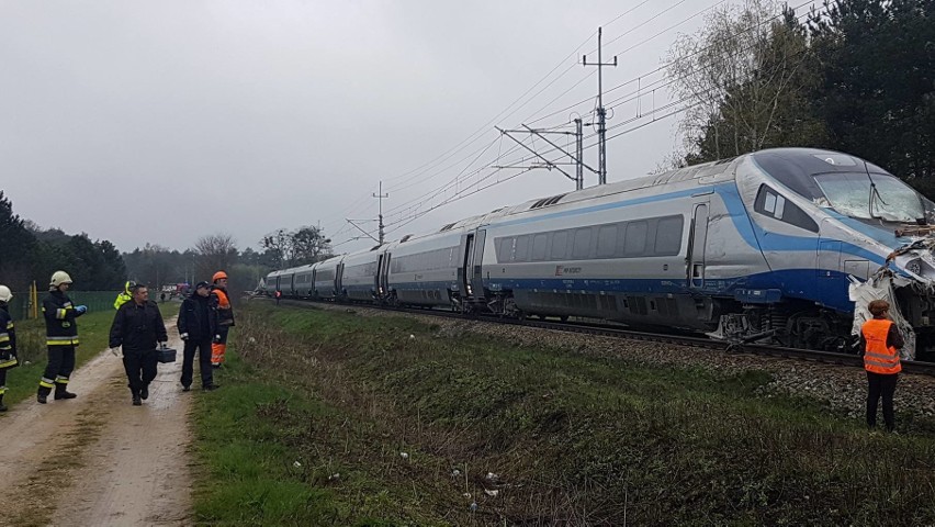 Zderzenie pendolino z ciężarówką pod Ozimkiem.