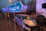 Tir uderzył w auto osobowe. Poranny wypadek na "ślimaku" w Tarnobrzegu - Nagnajowie (ZDJĘCIA)
