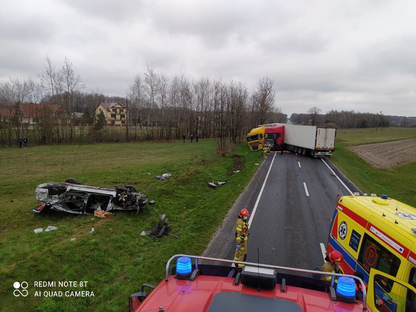 Wypadek na DK73 koło Dąbrowy Tarnowskiej, jedna osoba ranna,...