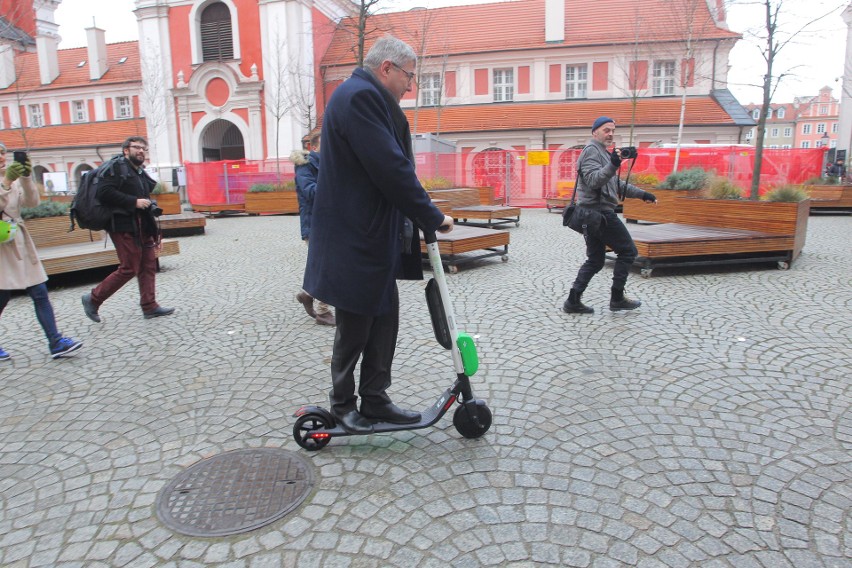 Od wtorku, 4 grudnia, można korzystać z elektrycznych...