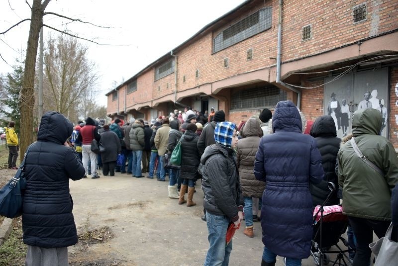 Stowarzyszenie Droga rozdaje wielkanocne paczki żywnościowe (zdjęcia)