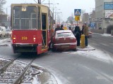 Tramwaj zderzył się z seatem na ulicy Fordońskiej