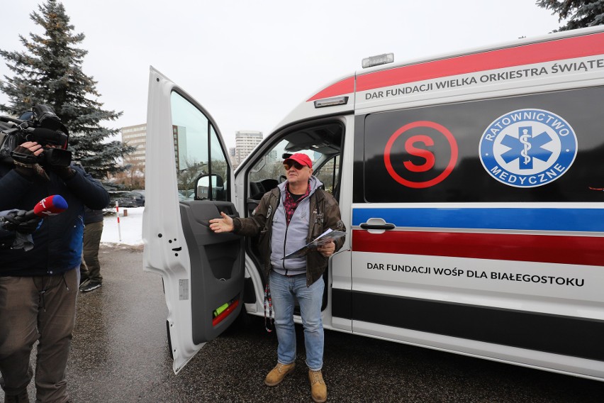 Jurek Owsiak przyjechał nowoczesną karetką do Białegostoku. To warty ponad 500 tys. zł dar dla Dziecięcego Szpitala Klinicznego [ZDJĘCIA] 