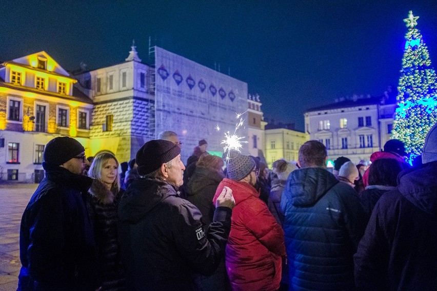 Największe serce świata zapłonęło także w Tarnowie [ZDJĘCIA]