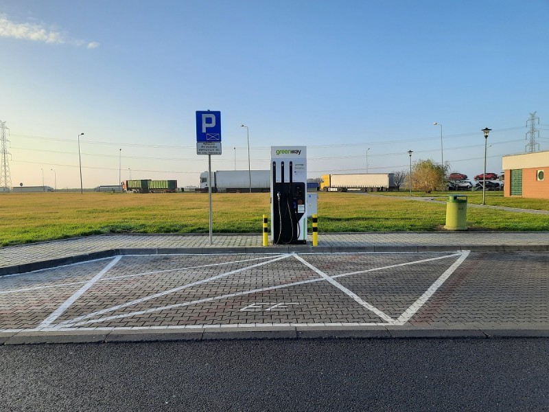 Przy opolskim odcinku autostrady A4 stoją już ładowarki do...