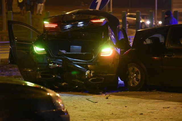 170 tysięcy złotych miała kosztować naprawa bmw x5, rozbitego w wypadku w pobliżu Torunia. Taką sumę podał dziennik.pl. Tym autem podróżował wtedy Antoni Macierewicz, ówczesny szef resortu obrony.Zobacz także:Brutalne zabójstwo w Toruniu. Jest akt oskarżeniaCo z budową tymczasowego mostu w Toruniu?Najpopularniejsze prezenty pod choinkęNowosciTorun