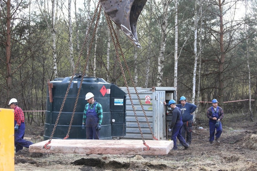 Ratownikom do tej pory nie udało się nawiązać z nimi...