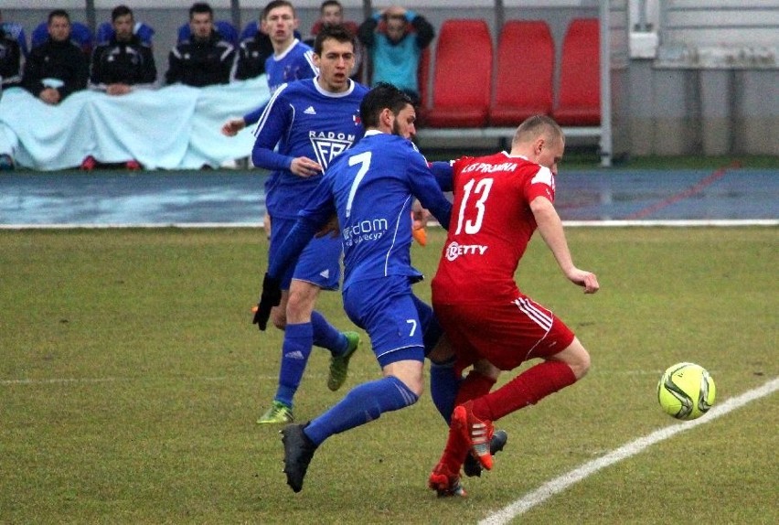 Broń Radom - LKS Promna 5:0. Bójka piłkarzy w końcówce