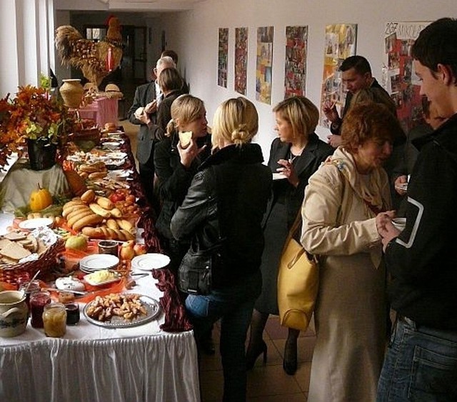 Jednym z atrakcji konferencji naukowej była degustacja "ekologicznych" potraw.