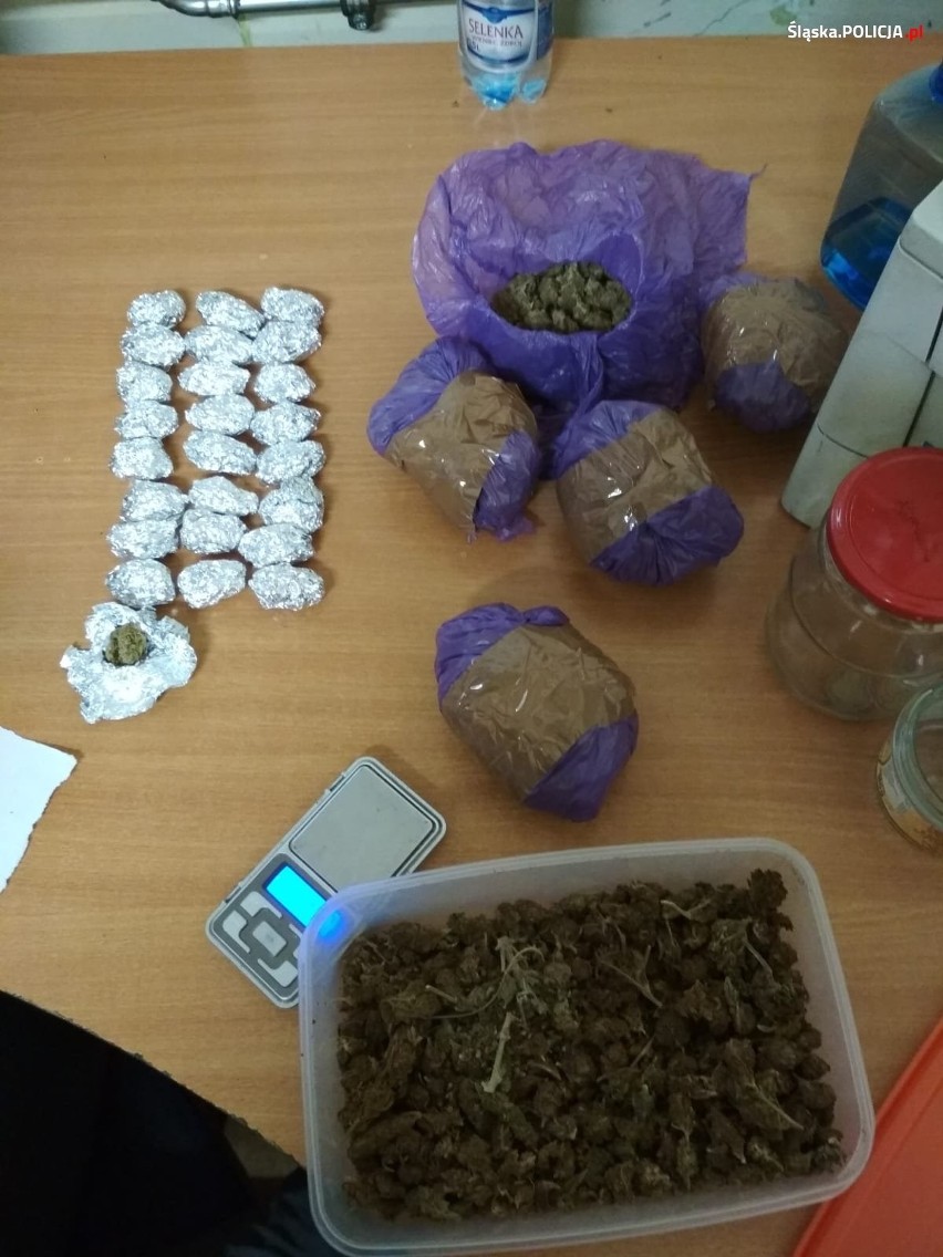 Bytom: 24-latek zorganizował samoobsługowy punkt sprzedaży narkotyków ZDJĘCIA