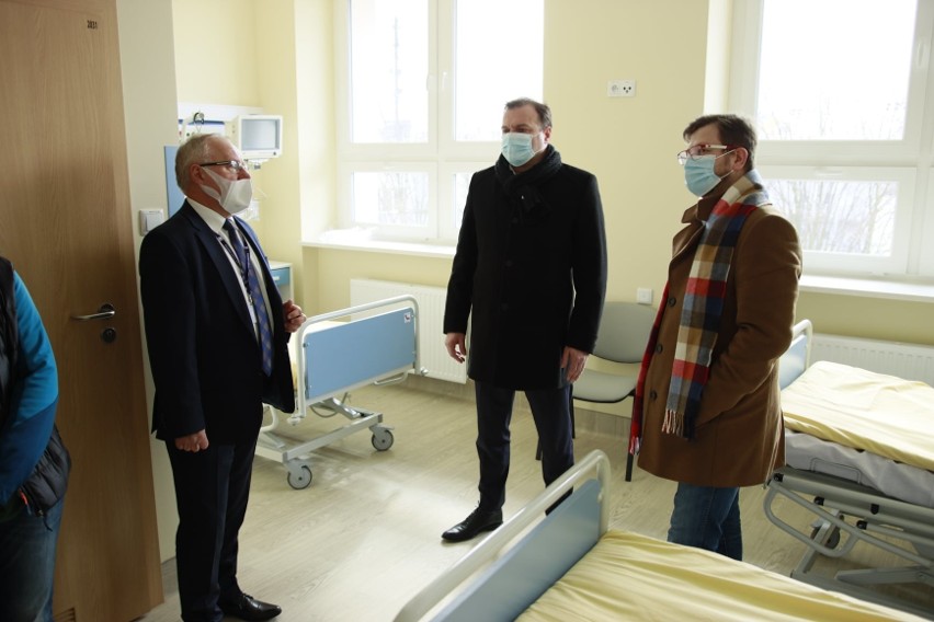 Szpital tymczasowy dla chorych na COVID-19 w Radomiu od soboty będzie przyjmował pacjentów. Sale chorych gotowe, personel skompletowany
