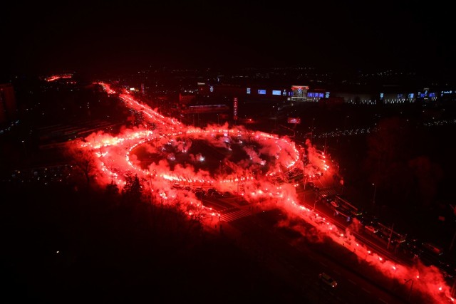 27.12. PoznańRace na rondzie Rataje podczas przemarszu z okazji 99 rocznicy Powstania Wielkopolskiego. 