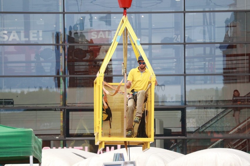 Urodziny w Łodzi w Manufakturze. Skoki na bungee i skimboarding na rynku Manufaktury