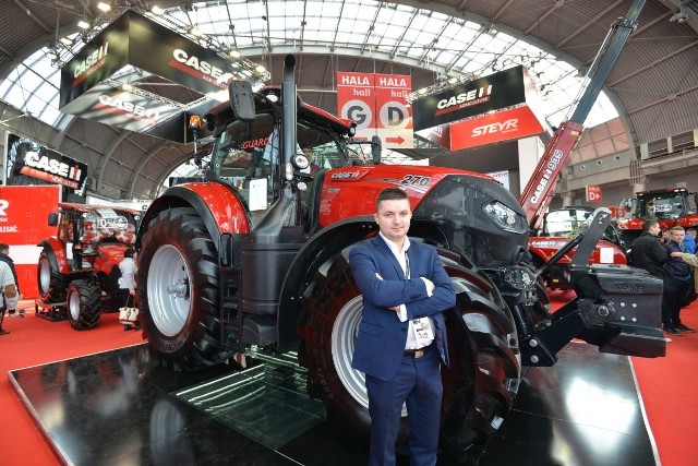 Marcin Jasiński z firmy Kisiel w Górnie pod Kielcami prezentuje nowy Case IH - model Optum CVX, który otrzymał tytuł Machine of The Year 2016.