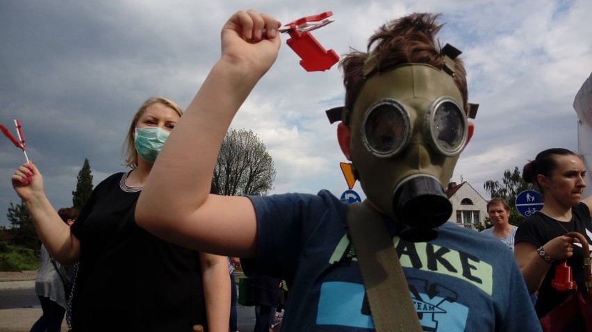 Wtorkowy protest w Różankach. Mieszkańcy zablokowali drogę...