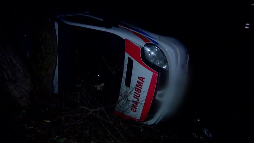 Wypadek karetki pod Wrocławiem. W środku dwóch ratowników