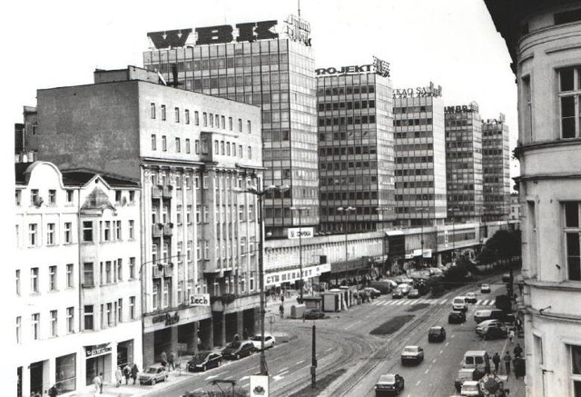 16 września 1970 r. "Głos Wielkopolski" relacjonował postęp prac na budowie wieżowców przy ul. św. Marcin.