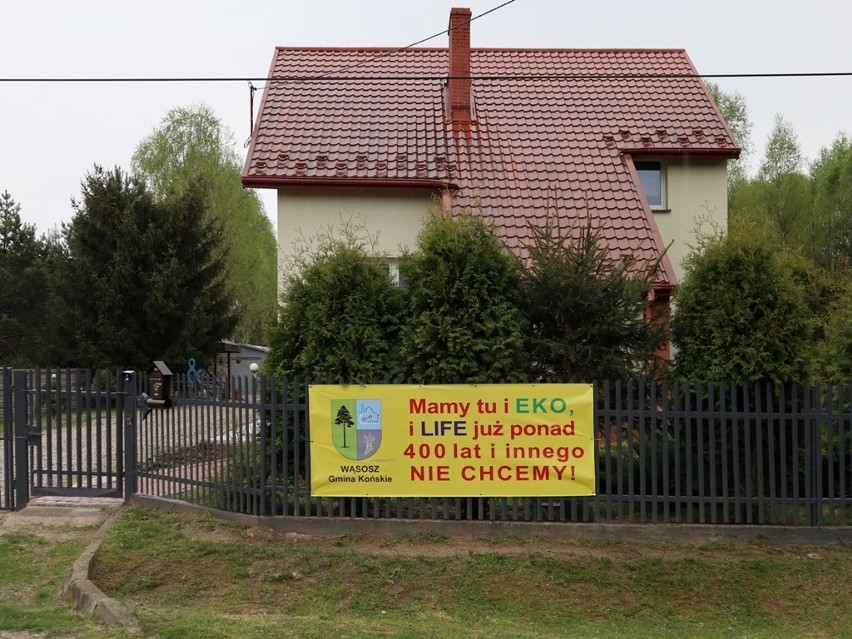 Ludzie nie chcą składowiska odpadów w środku malowniczej wsi. Mieszkańcy Wąsosza w gminie Końskie protestują! [ZDJĘCIA]