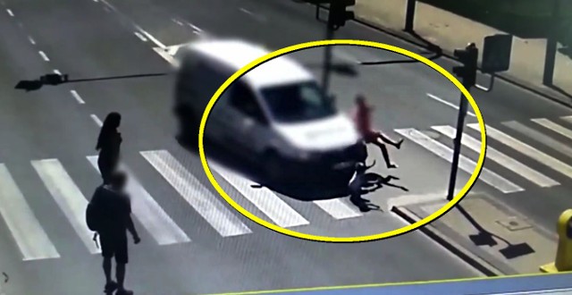 Dramatycznie wyglądający wypadek w Olsztynie. Na przejściu dla pieszych potraceni zostali kobieta i jej dziecko. 24-letnia kobieta kierująca osobowym VW nie zastosowała się do czerwonego światła i doprowadziła do wypadku. Odpowie za to przed sądem.