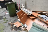 Problemy w centrum Opola. Mieszkańcy skarżą się na pijaków i bałagan w podwórkach [ZDJĘCIA]