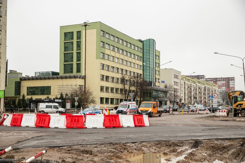 Nowe rondo przy zbiegu ul. Bohaterów Monte Cassino i...