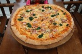 Pizza z czosnkiem i szpinakiem (zdjęcia) 