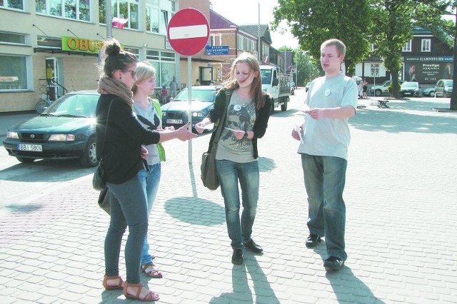 Młodzi bielszczanie rozdawali kilka dni temu ulotki pod ratuszem. Na piątek (godz. 14) zapowiadają pikietę zorganizowaną w tym samym miejscu.