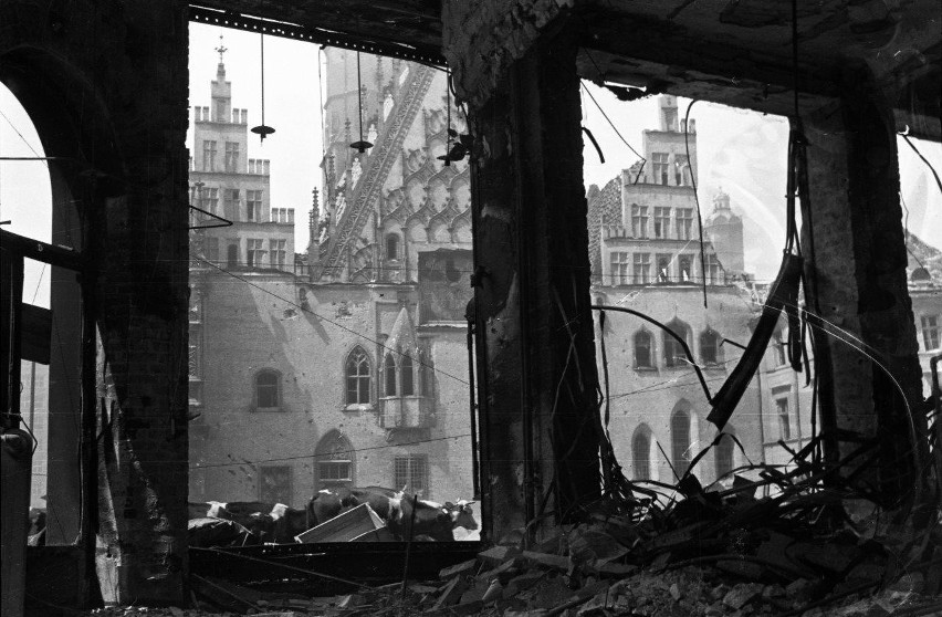 Tak wyglądał Wrocław 70 lat temu. Zobacz wyjątkowe zdjęcia