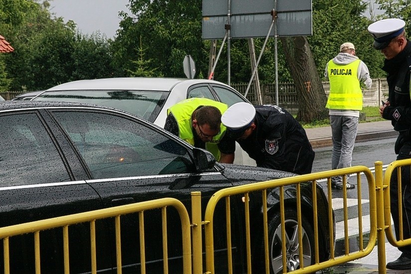 Audi wepchnęło toyotę na pasy