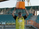 Prezydent Tarnobrzega Norbert Mastalerz w akcji Ice Bucket Challenge