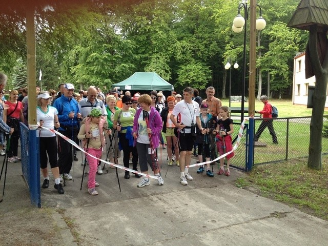 Marsz Nordic Walking - "Zdobywamy Orzechowską Wydmę".