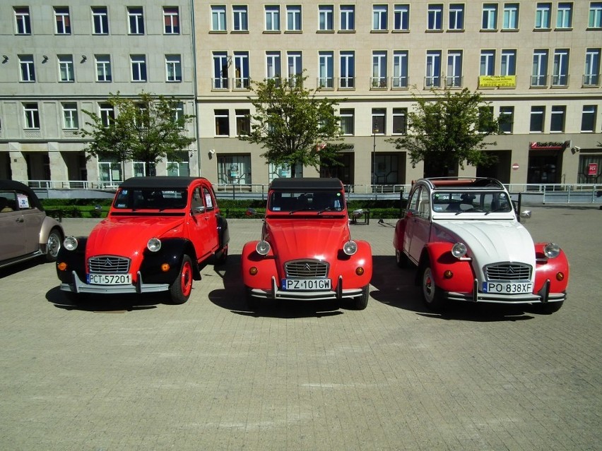 Dziesiątki Citroenów opanowało w sobotę plac Wolności