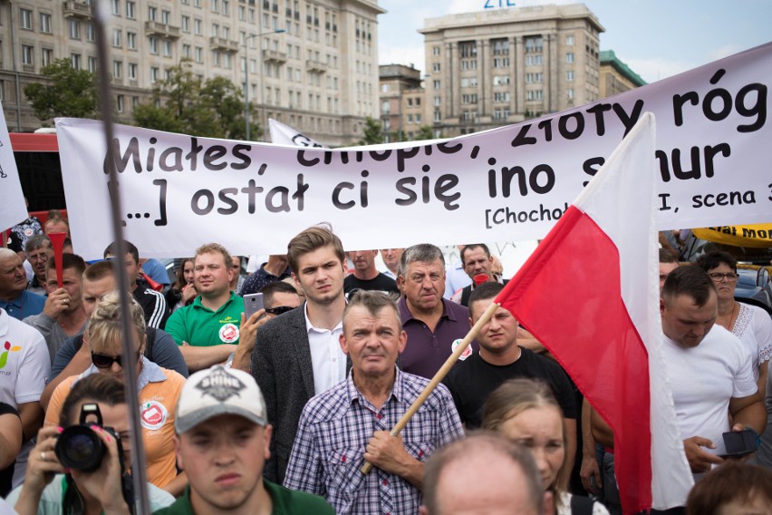 Warszawa: Rolnicy protestowali przeciwko niskim cenom skupu