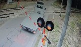 Kierowca iveco w Zabrniu w gminie Grębów wjechał pod zamykający się szlaban [WIDEO]