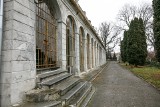 Zapadnie, tajemne przejścia, kamienny stół. Dawna siedziba templariuszy to jeden z największych pałaców na Dolnym Śląsku. Mało kto go zna!