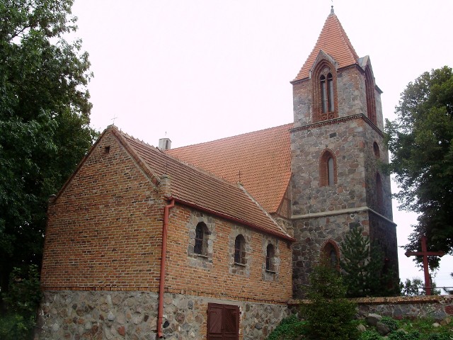 Gotycki kościół w Dźwierznie