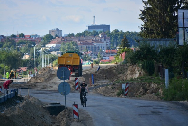 Ul. Poligonowa. Dwujezdniowa droga o długości 3,8 km połączy Lublin z obwodnicą. Budowa arterii ma się zakończyć do 30 września.
