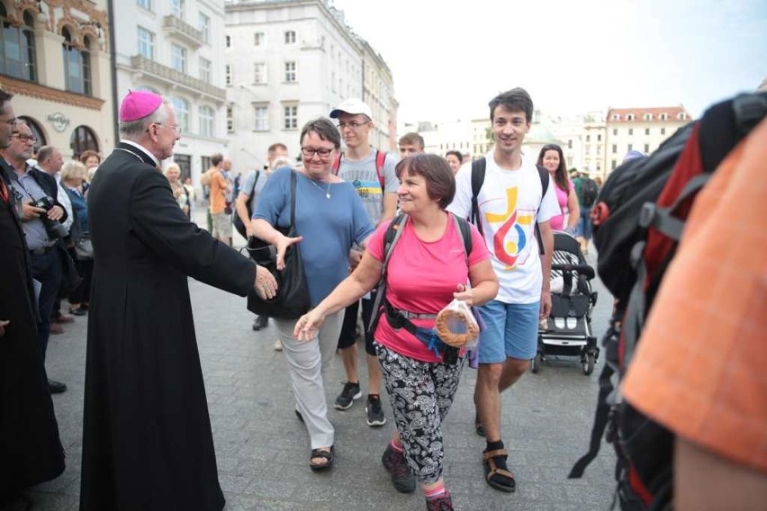 Kraków. Pielgrzymi tłumnie ruszyli na Janą Górę [ZDJĘCIA]