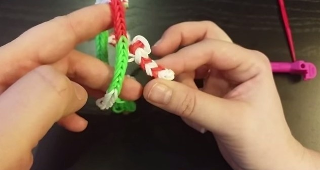 Rainbow loom, czyli bransoletki z gumek