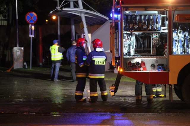 Do zdarzenia doszło we wtorek (4 października) wieczorem. Sprawcą zamieszania był kierowca busa który niefortunnie manewrując autem na stacji Orlen uderzył w dystrybutor gazu doprowadzając tym samym do wycieku.