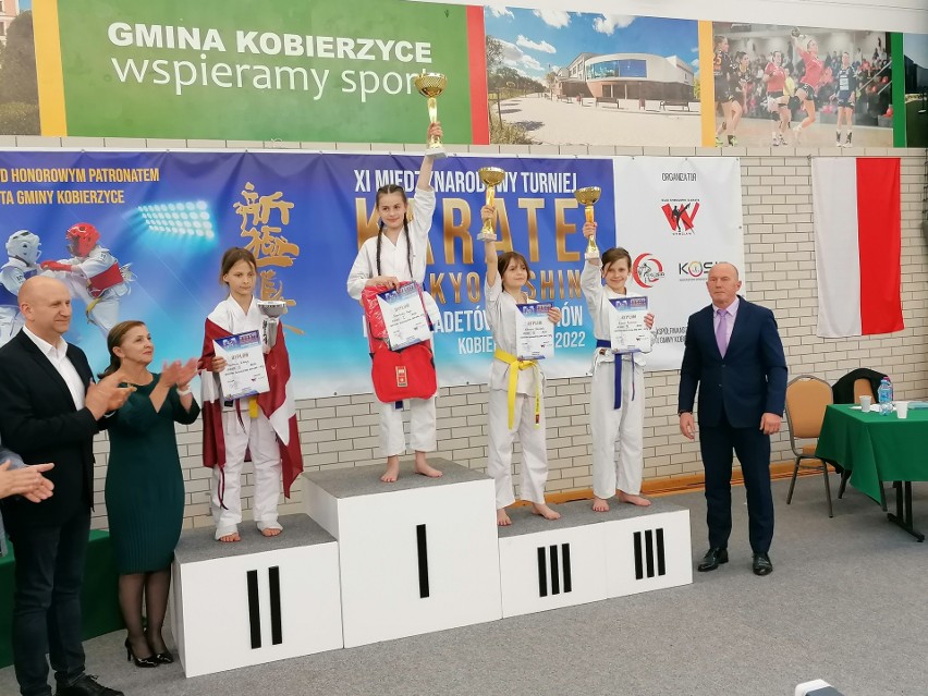 Mistrzostwa Polski Juniorek w zapasach z udziałem zawodniczek Czarnych Połaniec odbyły się w Pelpinie. Zobacz zdjęcia