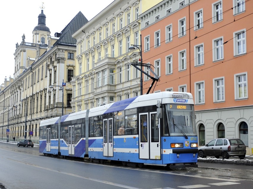 22.12.2009 wroclaw nowy tramwaj na wroclawskich torowiskach...
