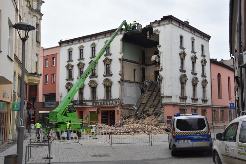 Rybnik. Ruszyła rozbiórka dachu zawalonego Świerklańca....