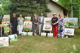 Powiat krakowski w kolorach. Artyści z pięciu krajów podczas pleneru malowali najpiękniejsze miejsca pod Krakowem 