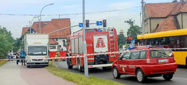 7 czerwca około godziny 8:30 doszło do poważnego wypadku przy ulicy 1 Maja w Knurowie. Przechodzącą przez pasy kobietę potrącił samochód dostawczy.