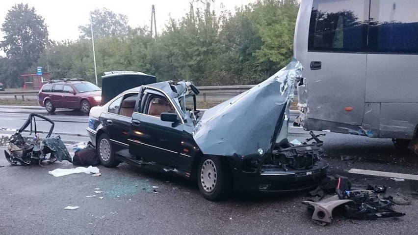 Wypadek w Wojkowicach Kościelnych: Dwie osoby nie żyją [ZDJĘCIA]