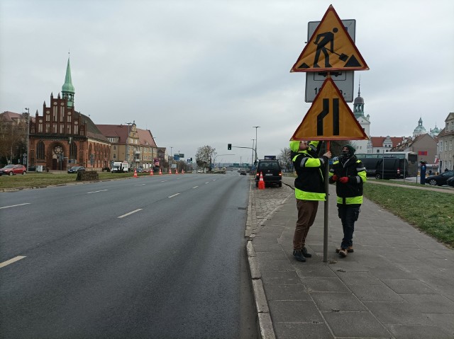 Czasowo wyłączane są dwa z trzech pasów jezdni w obu kierunkach