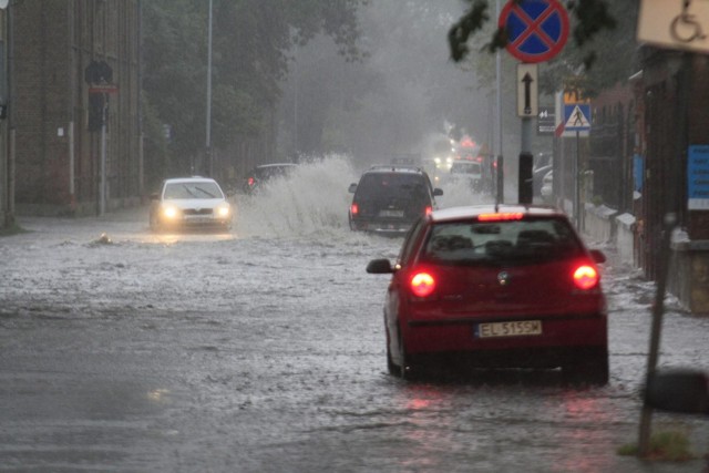 Gwałtowne burze mogą przejść nad województwem śląskim - ostrzega IMGW