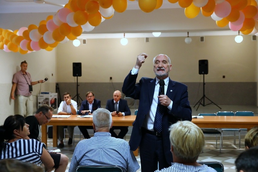 Poseł Antoni Macierewicz odpowiadając na zarzuty rolników...